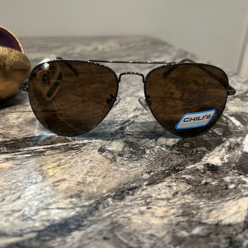 Chili's Aviator Sunglasses with Brown Lenses unisex